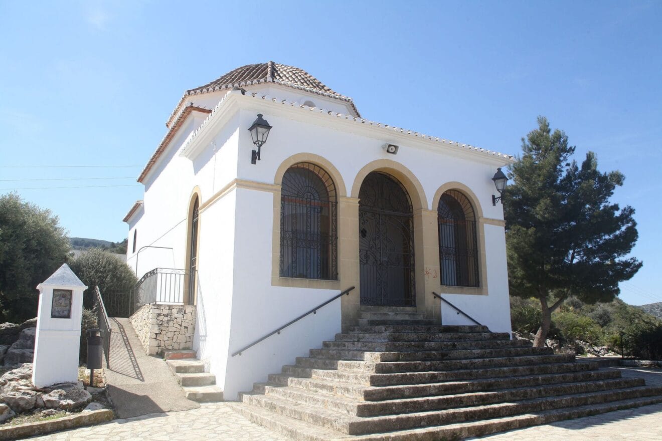La capelleta del Santo Cristo del Calvario, como también es conocida la ermita de San Blas de Pedreguer