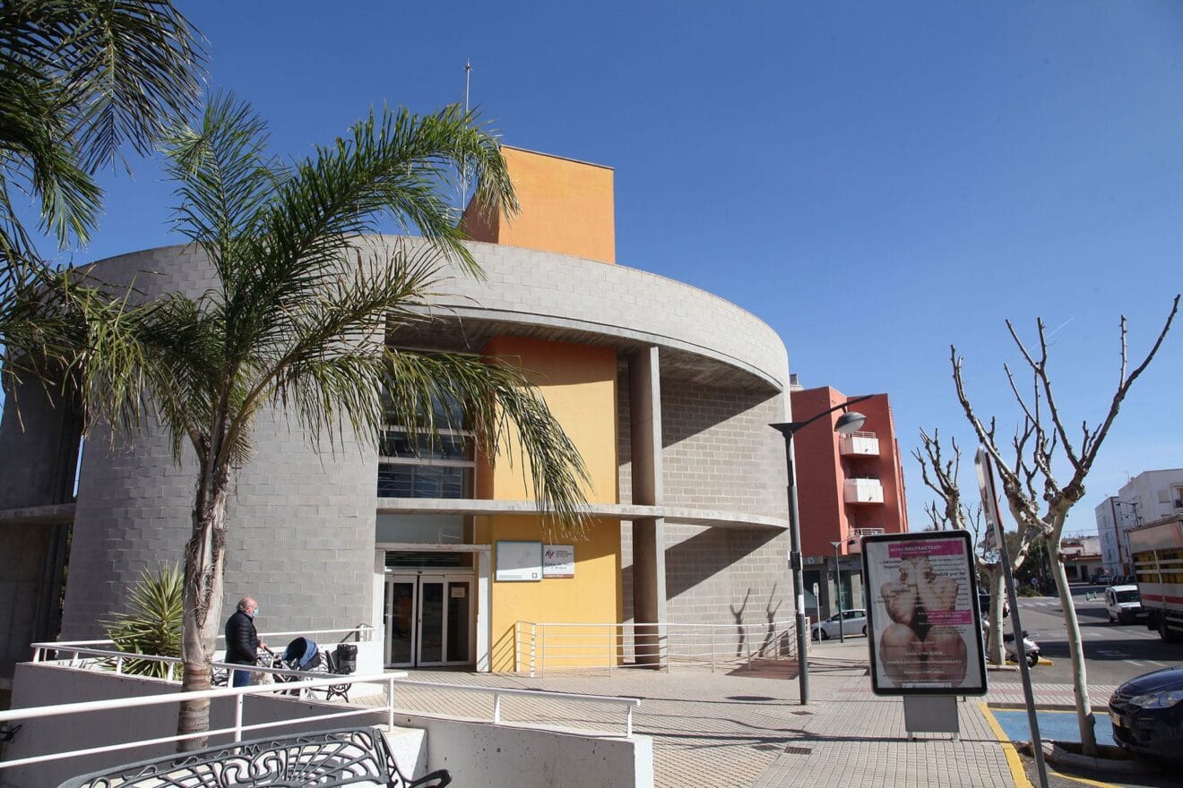 Imagen del exterior del centro de salud de Ondara
