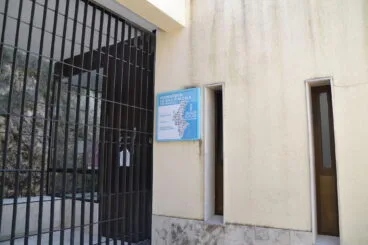Entrada al consultorio de Alcalà de la Jovada