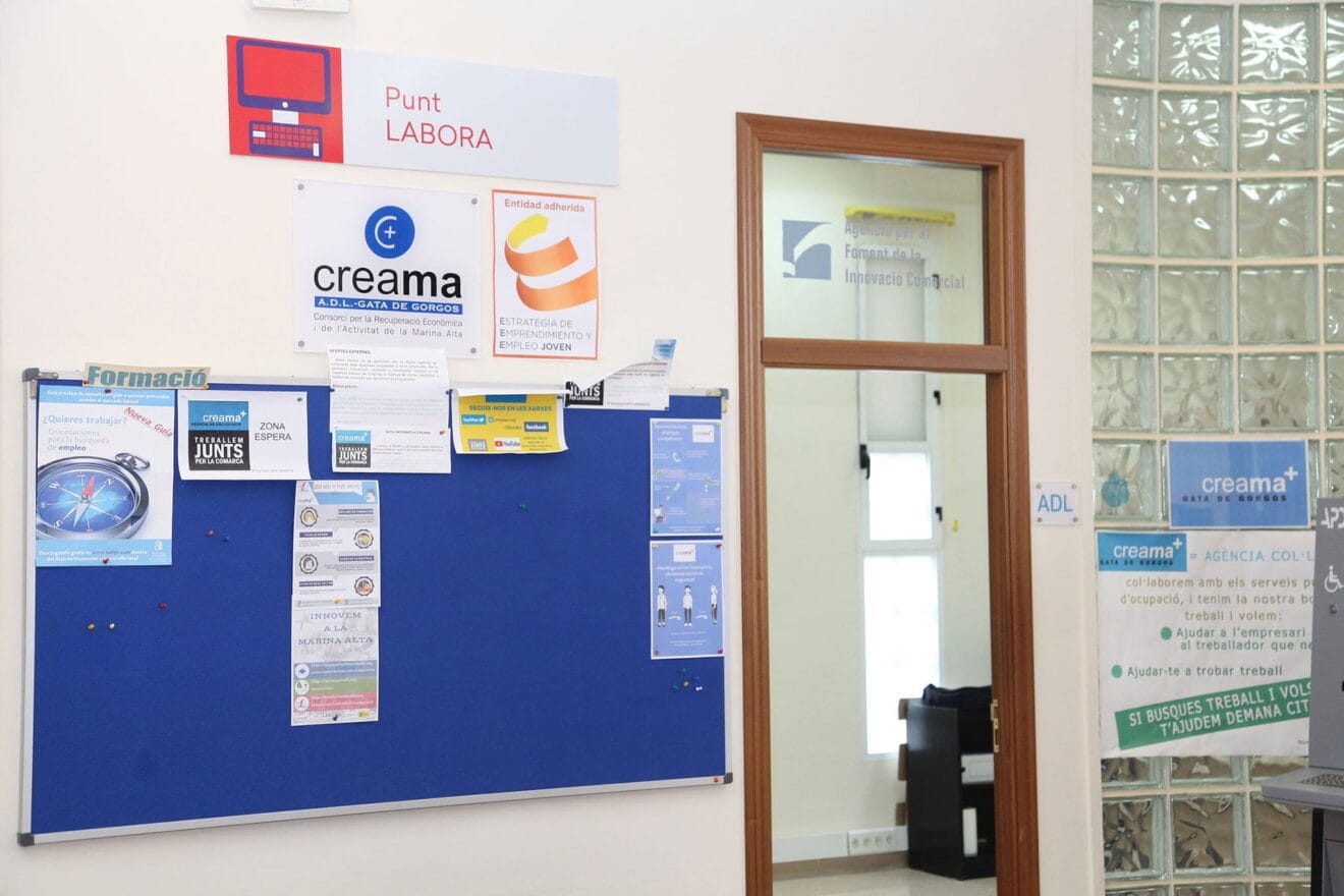 Entrada a la oficina de CREAMA en Gata de Gorgos