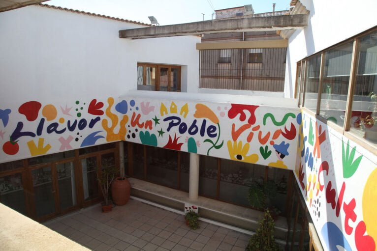 Detalle de las instalaciones de la biblioteca de Ondara