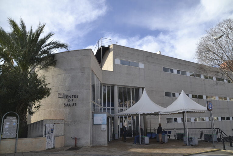 Entrada principal del Centro de Salud de Calp