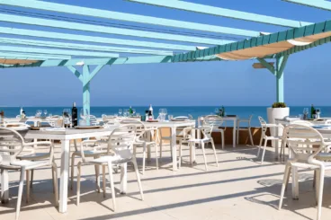 Espaciosa terraza con balcón al mar para desconectar