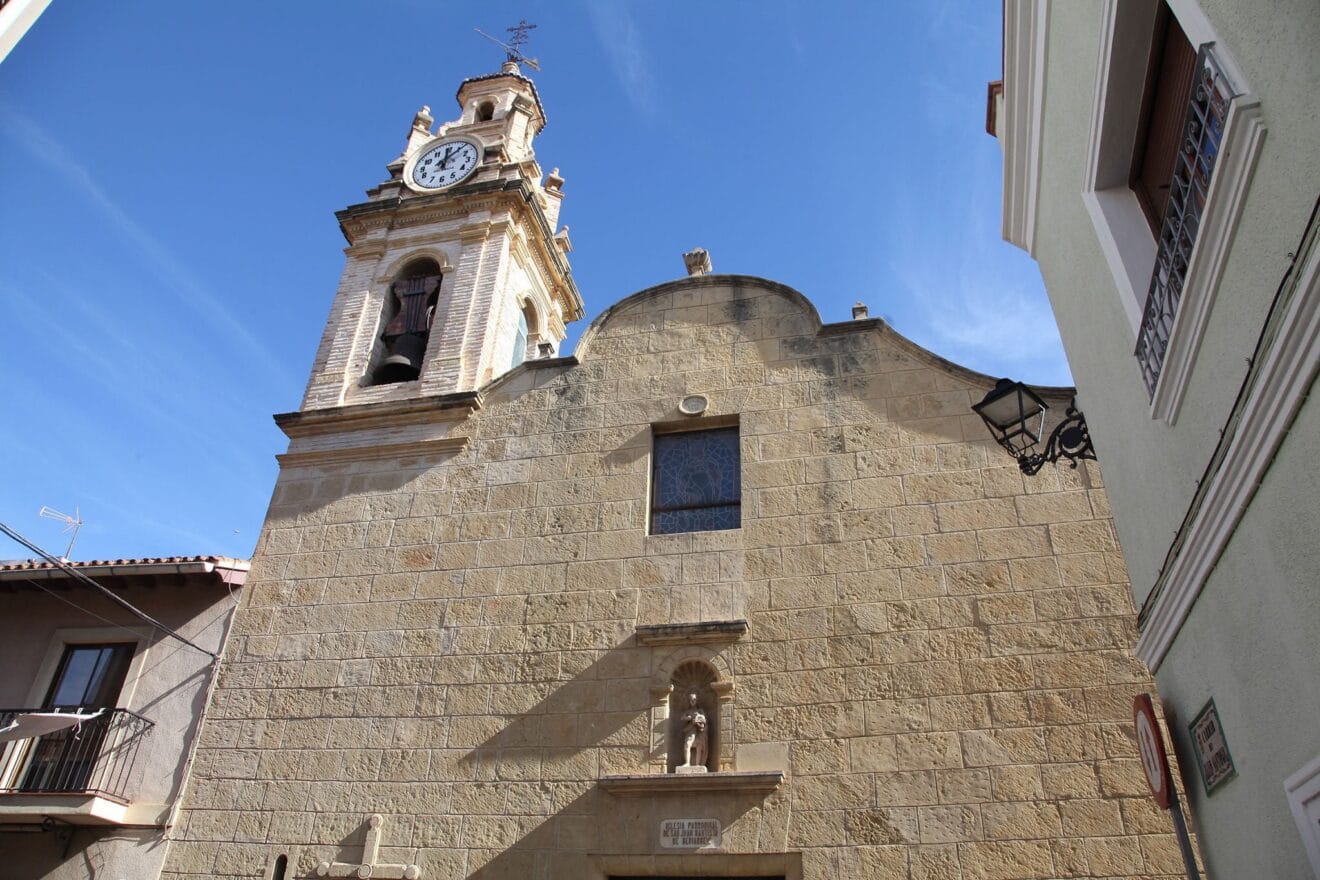 Exterior de la iglesia de San Juan Bautista de Beniarbeig