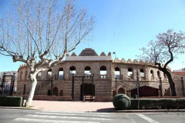 Fachada principal de la Plaza de Toros de Ondara