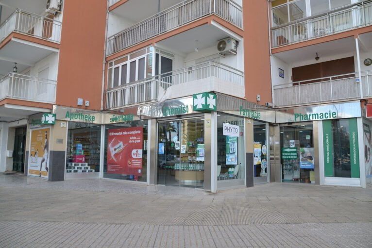 Exterior de la farmacia El Dorado de Calp