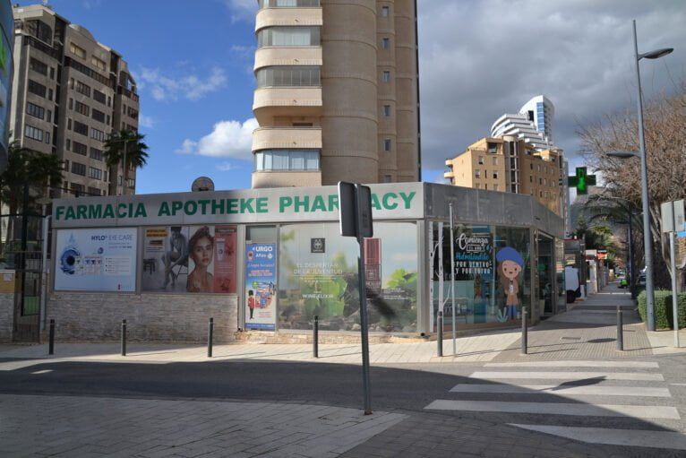 Exterior de la farmacia Villanueva en Calp