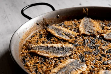 Gran variedad de arroces y fideuàs de carne y pescado