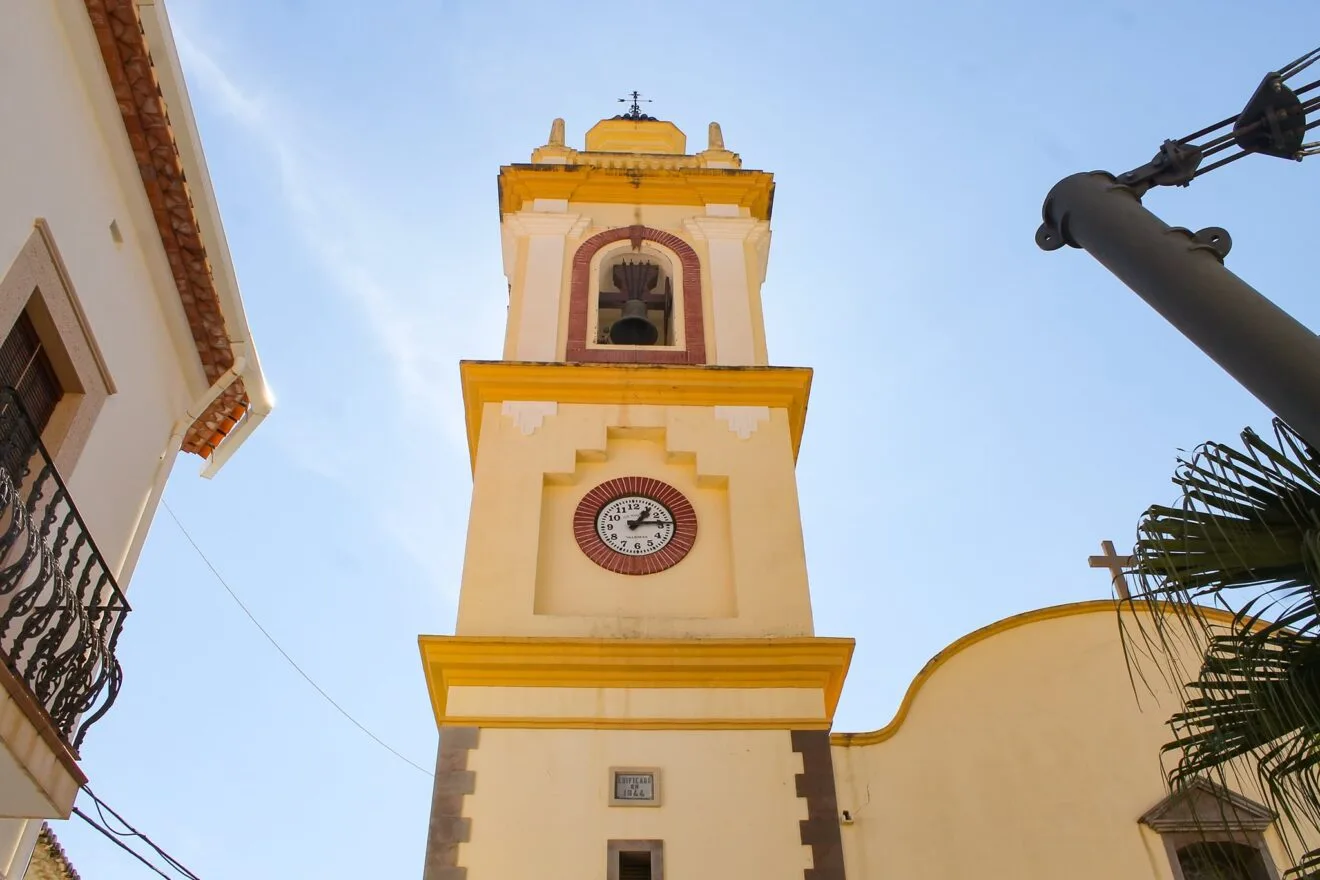 Campanario de la iglesia de San Andrés Apóstol de Benimeli