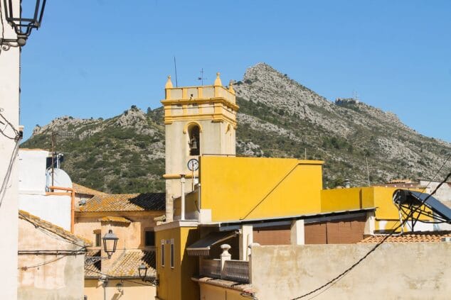 iglesia rafol almunia a lo lejos