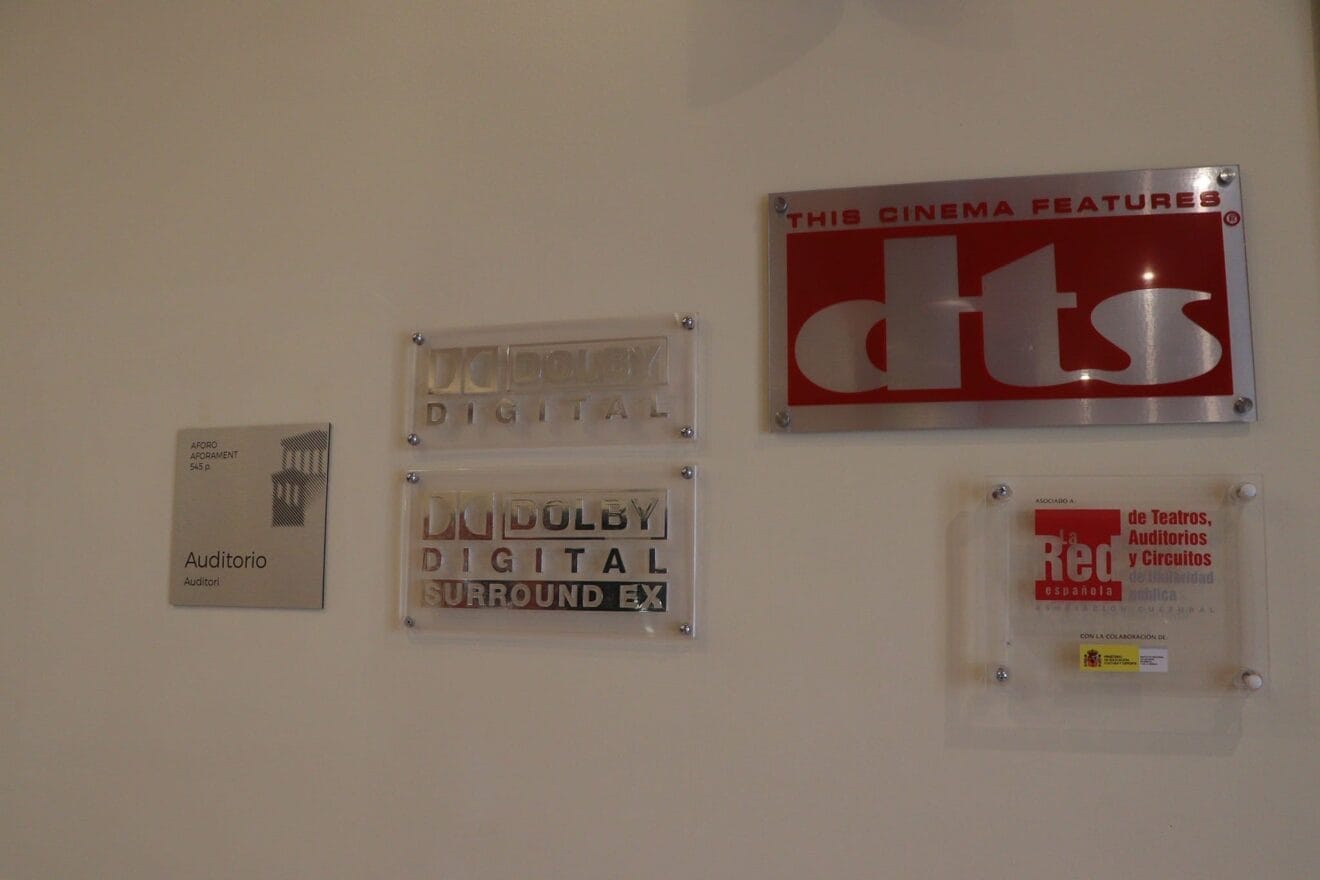 Indicaciones en el Auditorio de Calp