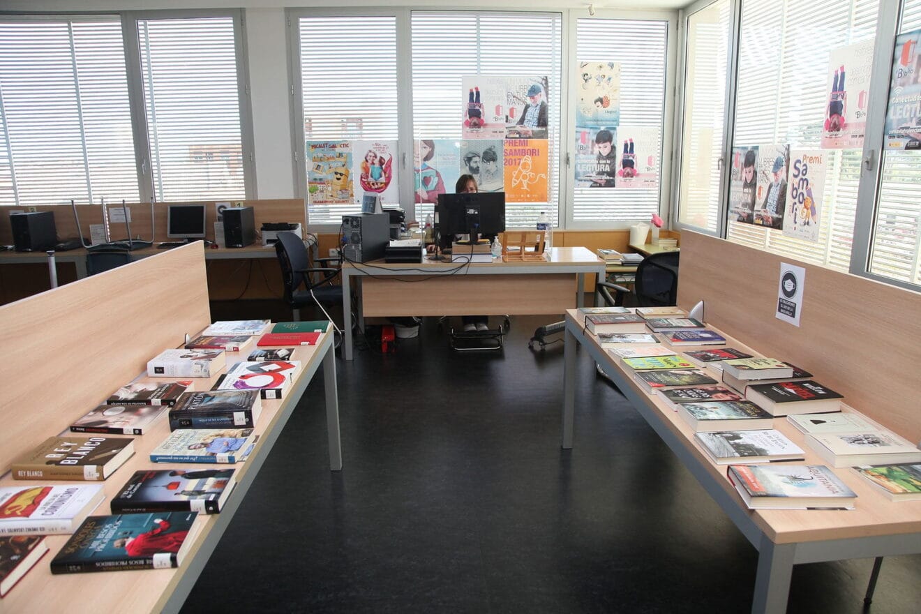 Interior de la biblioteca del Verger
