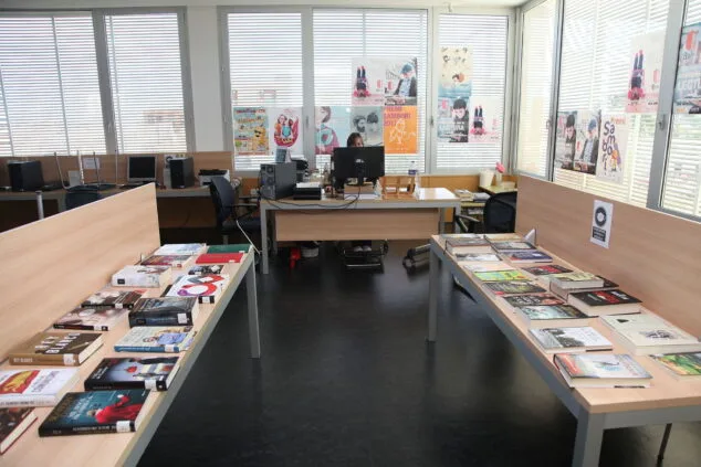 interior biblioteca el verger