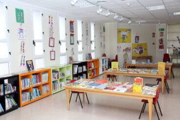 Interior de la biblioteca de Gata de Gorgos