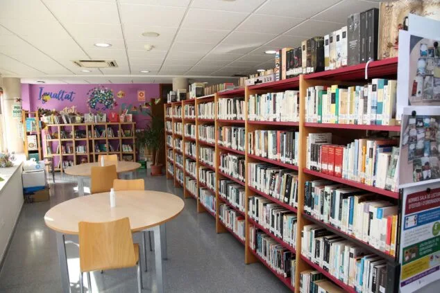 interior de la biblioteca de ondara