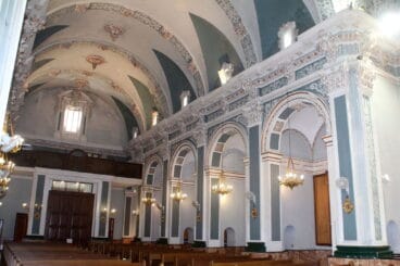 Interior de la església de la Santa Creu de Pedreguer