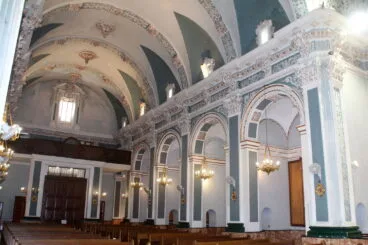 Interior de la església de la Santa Creu de Pedreguer