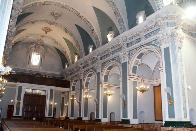 interior esglesia santa creu pedreguer