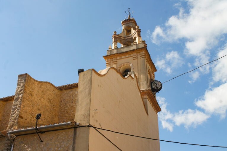 Lateral de la iglesia de Sagra