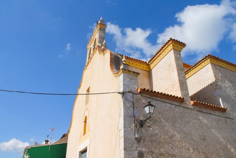 Lateral de la iglesia de Tormos