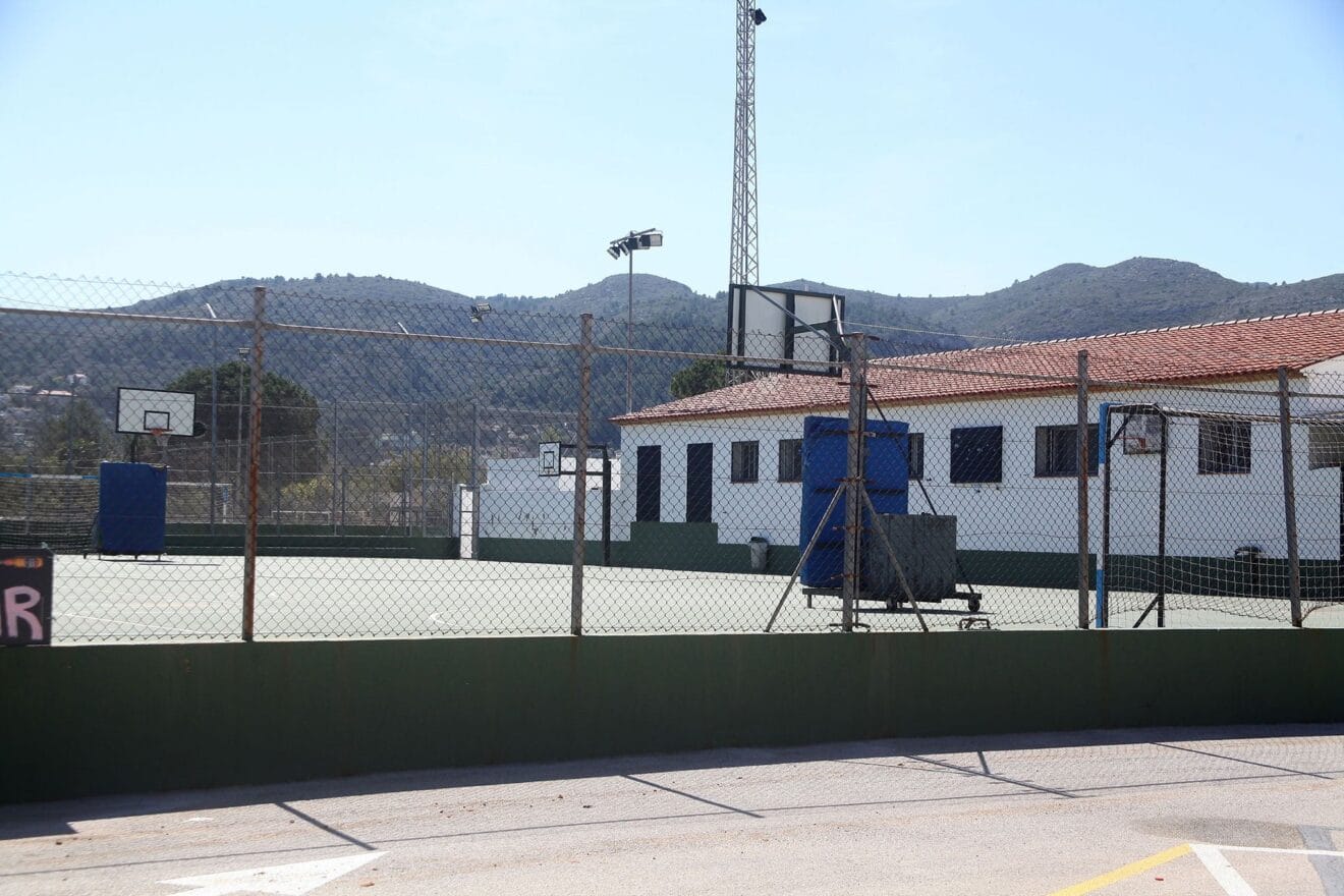 Pista de baloncesto en el polideportivo de Pedreguer
