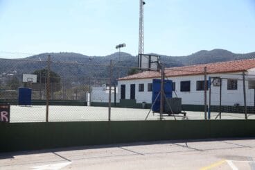 Pista de baloncesto en el polideportivo de Pedreguer
