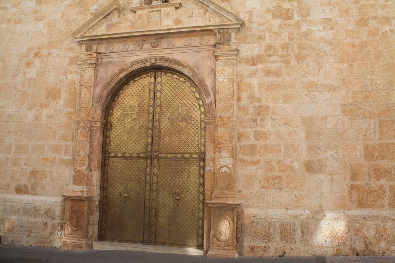 Portón de la iglesia de la Santa Cruz de Pedreguer