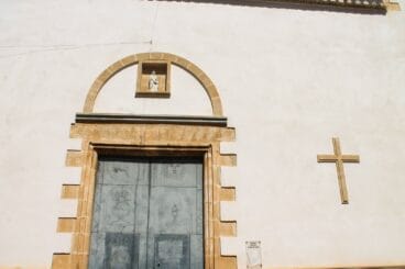 Entrada a la iglesia de Sanet i Negrals