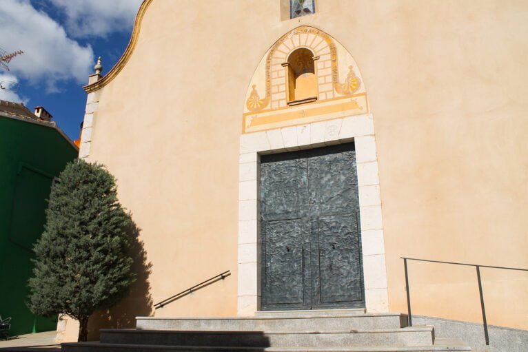 Portón de la iglesia de Tormos