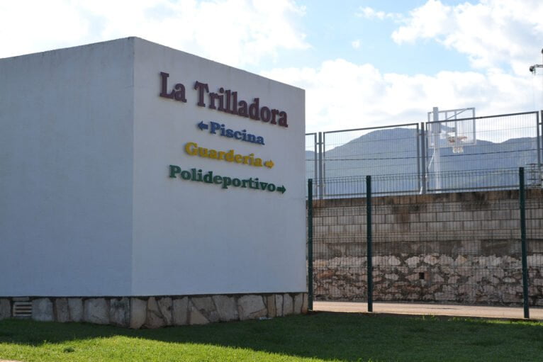 Acceso a la zona deportiva La Trilladora de Pego