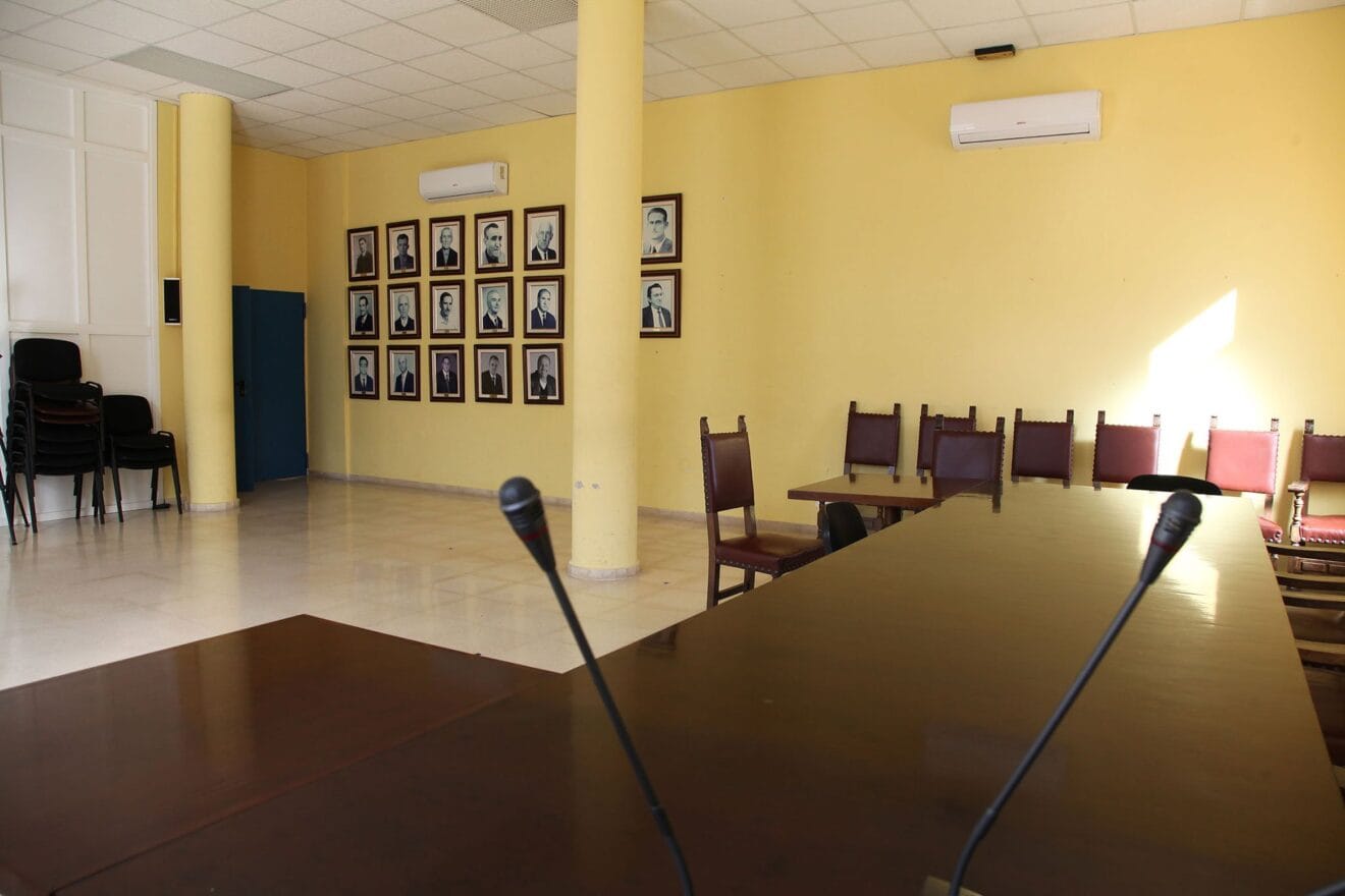 Interior del Salón de Plenos del Ayuntamiento del Verger