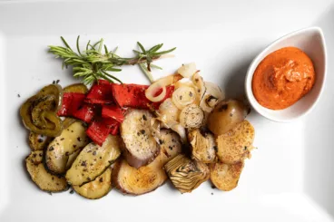 Verdura de temporada a la plancha con salsa romesco