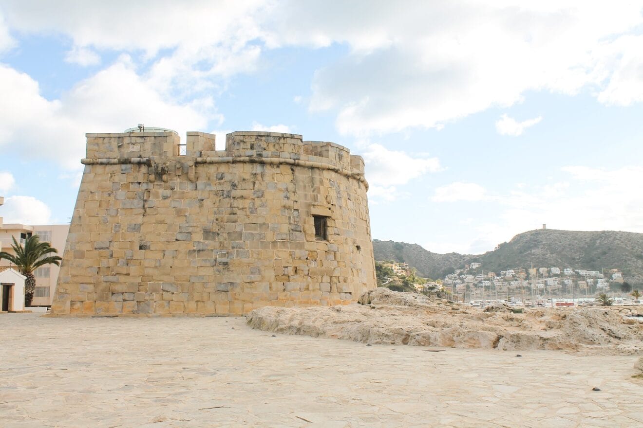 Vista lateral del Castell de Moraira