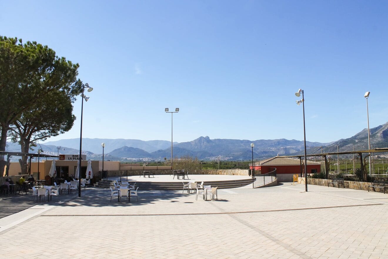 Vista de la Plaza del Cristo de Sanet i Negrals