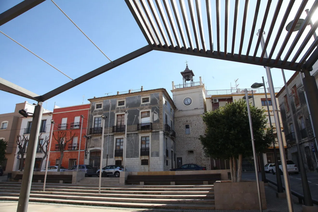 Vista general de la ubicación de la Torre del Reloj de Ondara
