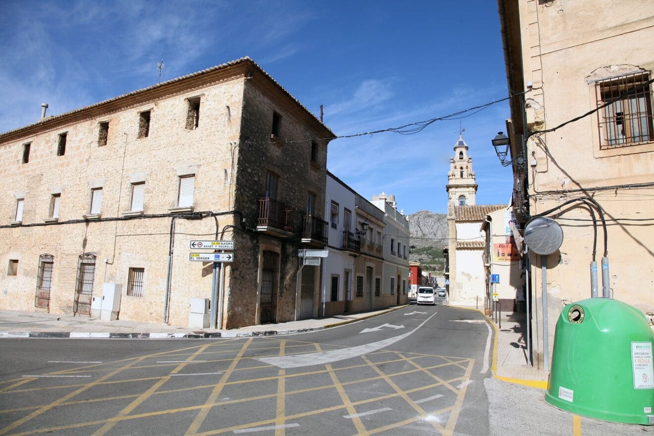 Acceso al casco viejo de Beniarbeig