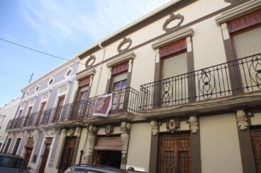 Una fachada en el centro histórico de Beniarbeig