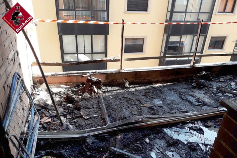 Daños producidos por el incendio en una vivienda en Gata de Gorgos