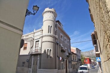 Detalle de una fachada del casco antiguo de Beniarbeig