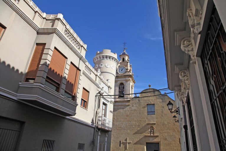 Fachada de la iglesia de Beniarbeig