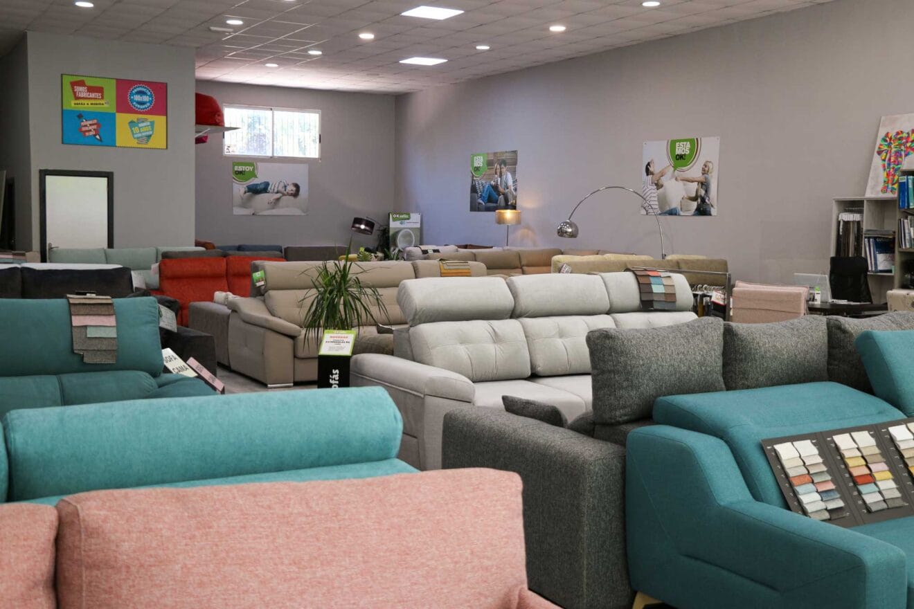 Gran surtido de sofas de todos los colores en Denia