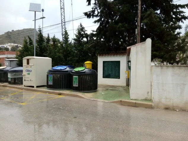 Imagen: Nuevos contenedores ropa - Teulada-Moraira