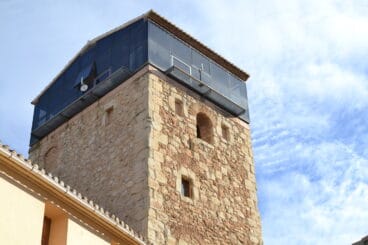 parte superior torre medieval alcalali
