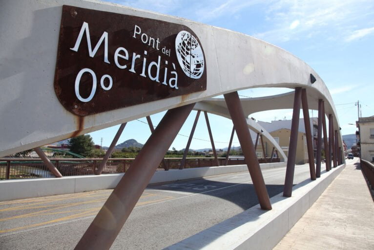 El puente de Beniarbeig marca el paso del meridiano de Greenwich o meridiano 0 por la localidad