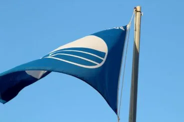 bandera azul de punta el raset