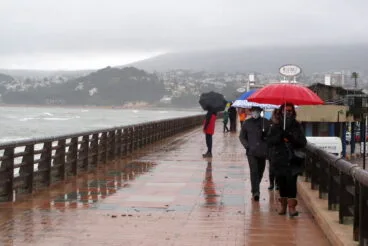 dia de lluvia en la escollera de denia