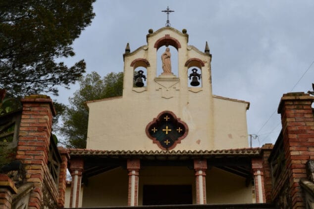 Imagen: Fachada de la ermita del Calvari de Alcalalí