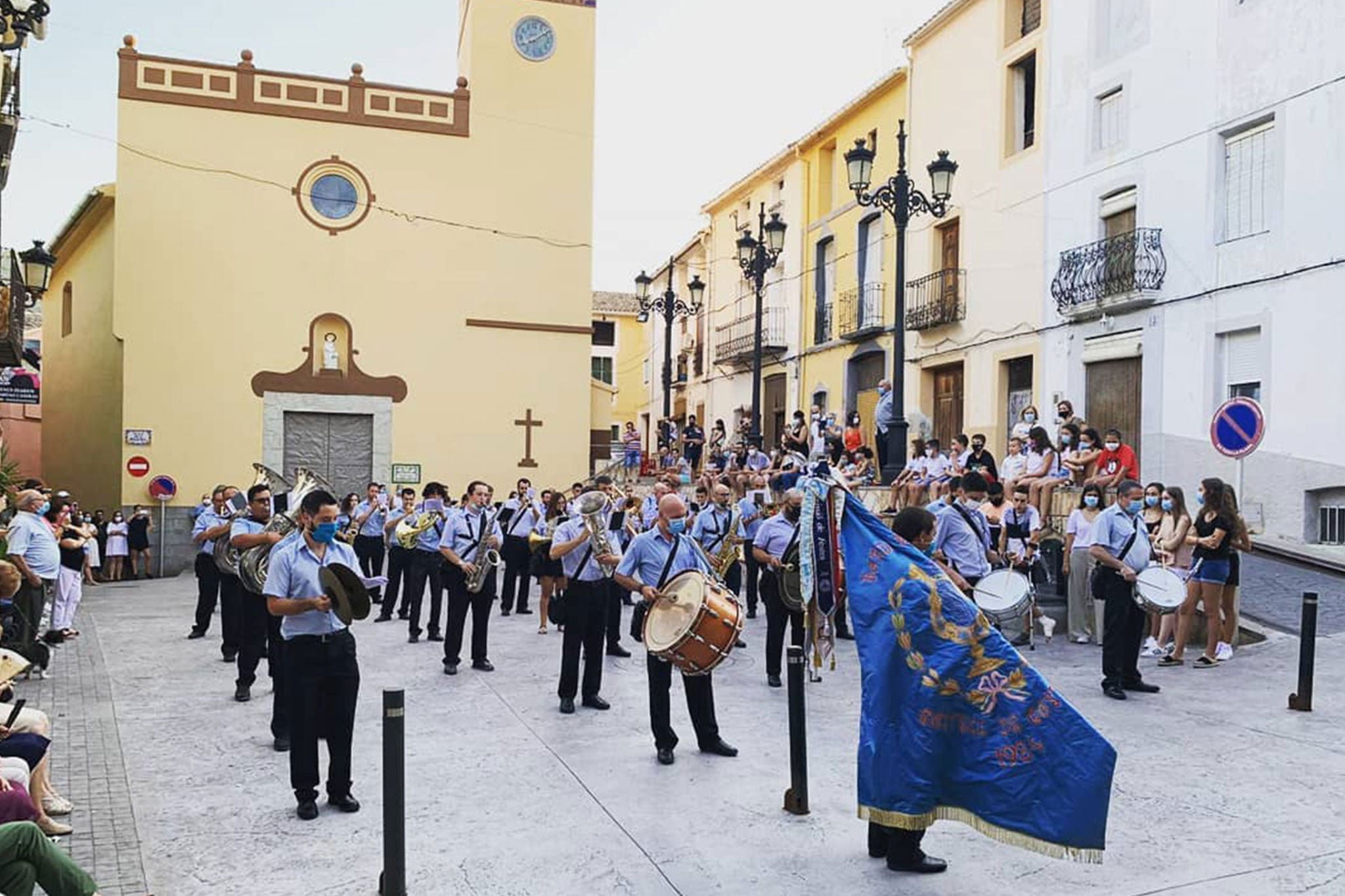 La Unió Musical La Primitiva por las calles de Castell de Castells en el verano de 2020