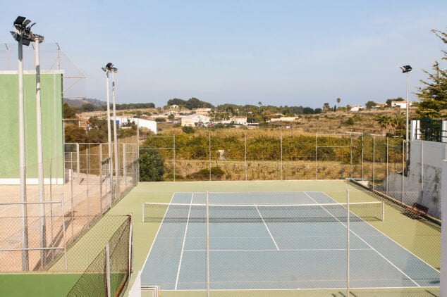Imagen: Pista de pádel y tenis Benitatxell