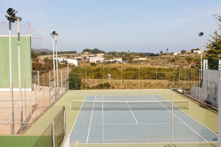 Pista de pádel y tenis Benitatxell